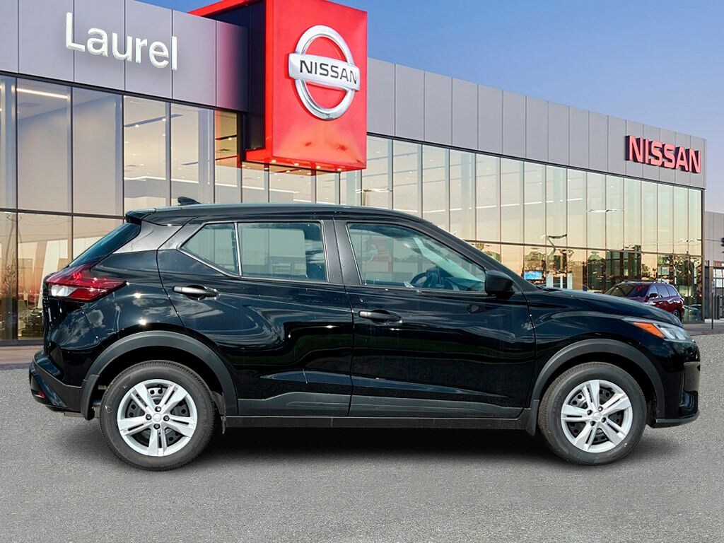 New 2025 Nissan Kicks Play S SUV