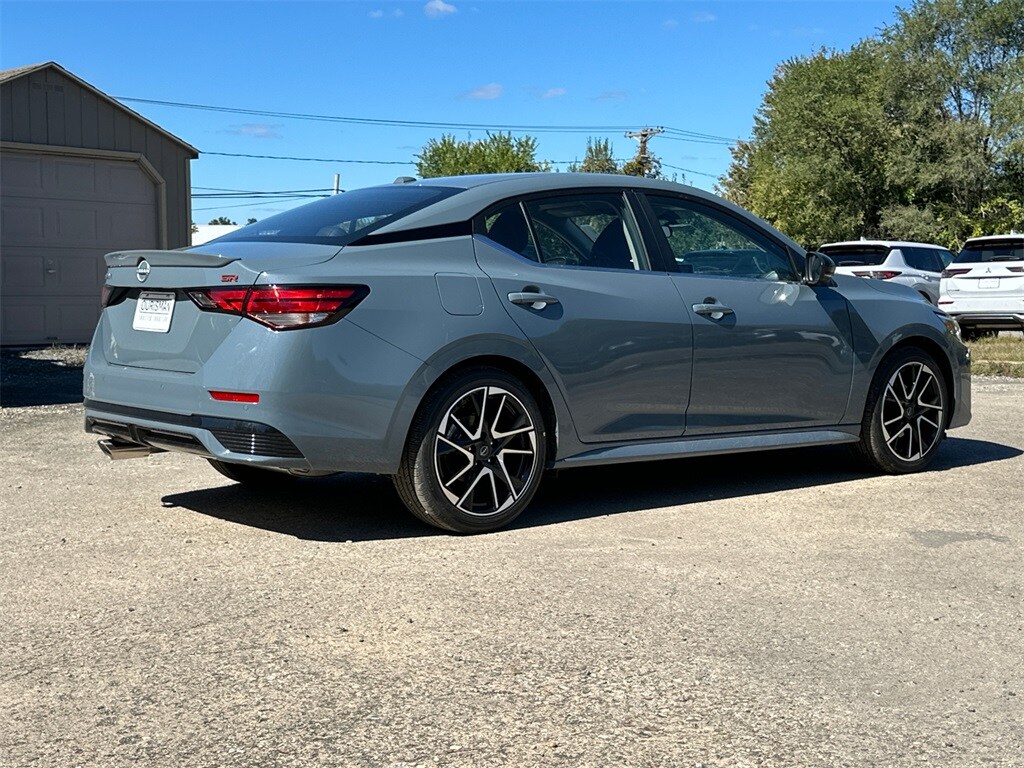 2025 Nissan Sentra SR photo 2