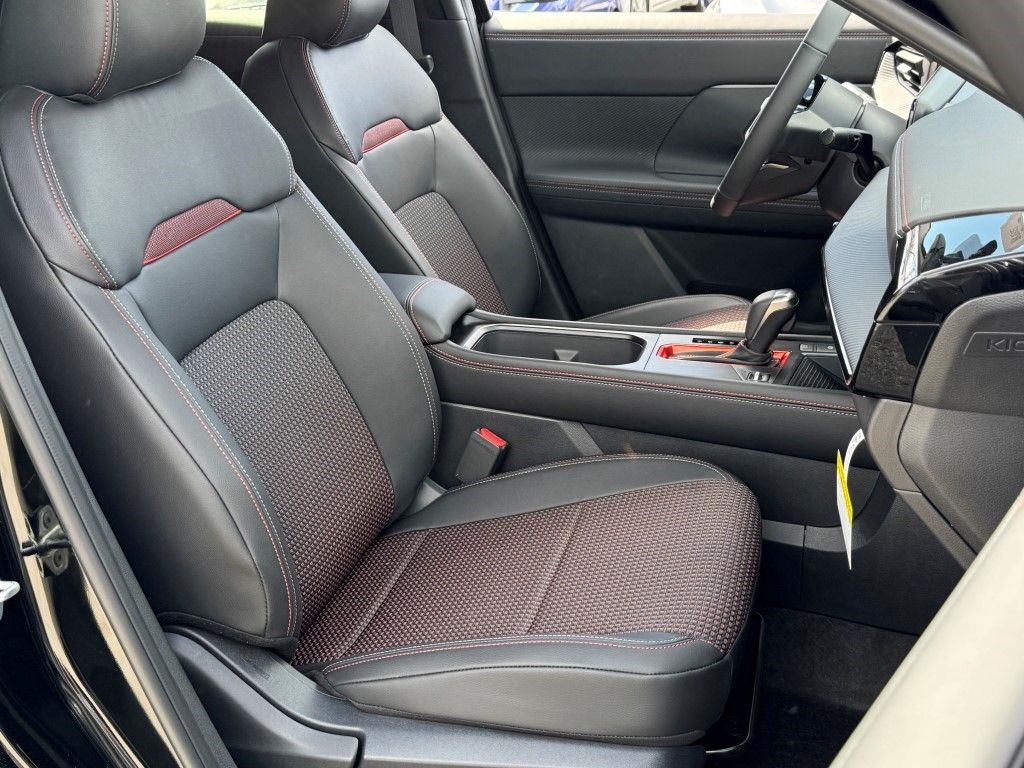 2025 Nissan Kicks SR AWD - Photo 9