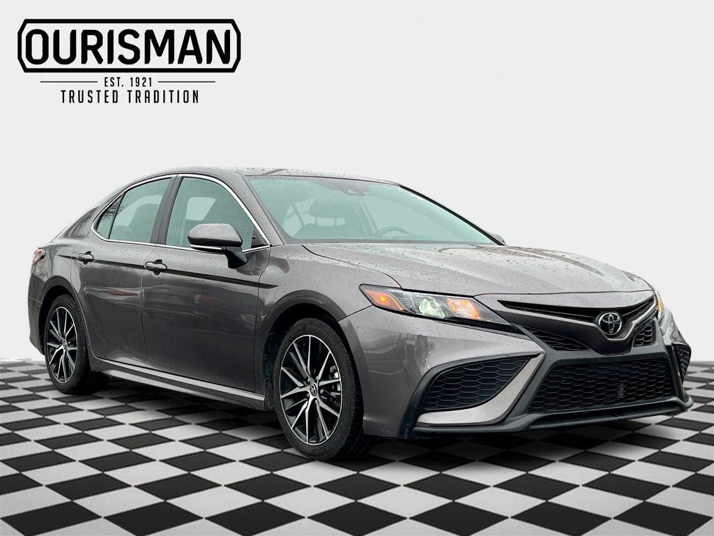 2024 Toyota Camry SE's photo