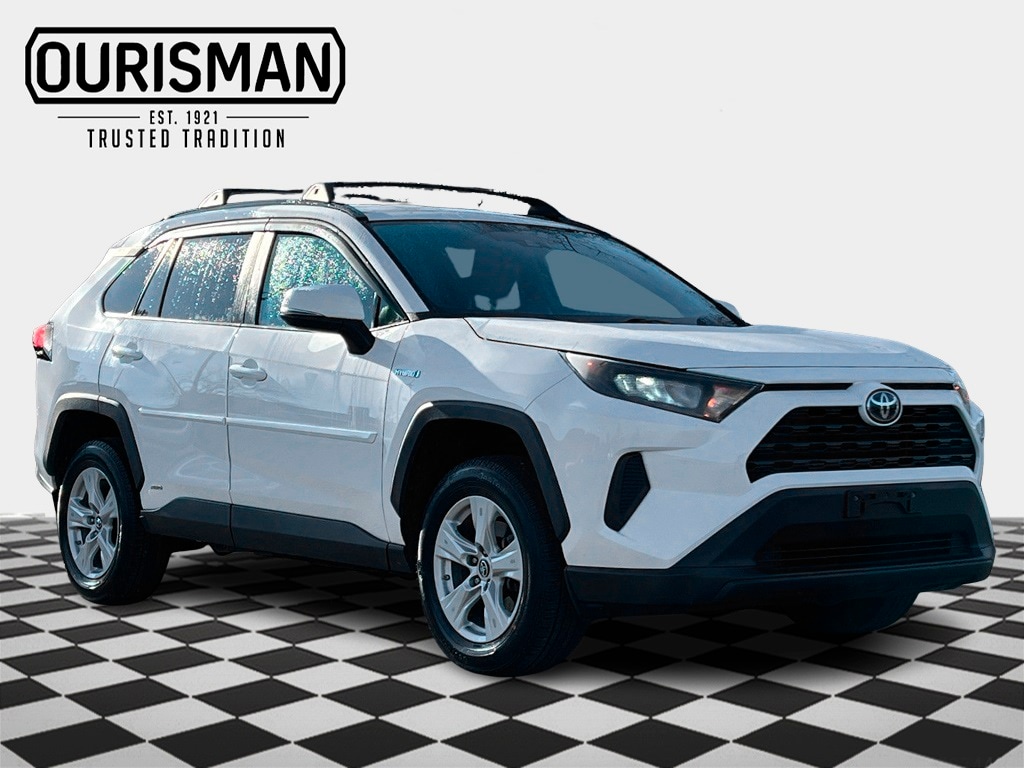 2020 Toyota RAV4 LE's photo