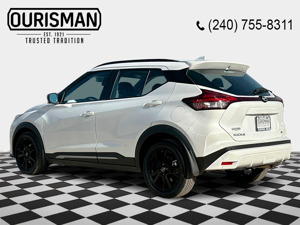 2024 Nissan Kicks SR photo 3