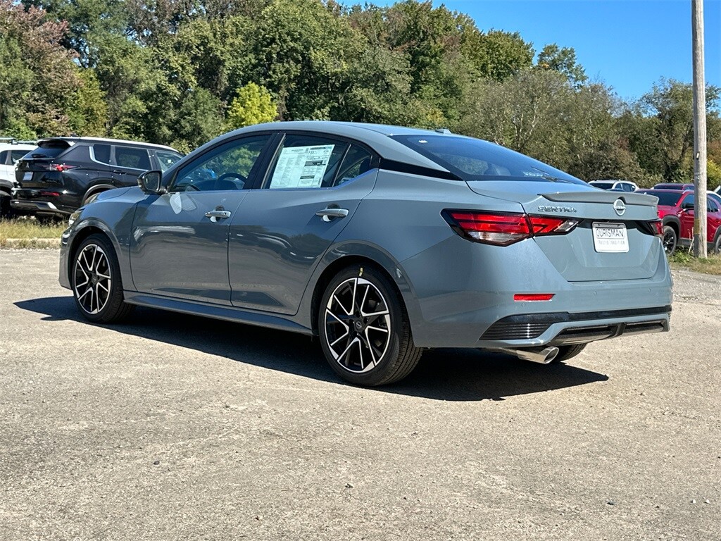 2025 Nissan Sentra SR photo 3
