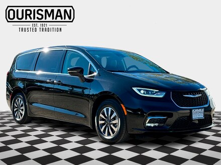 2024 Chrysler Pacifica Plug-In Hybrid Select Van Passenger Van
