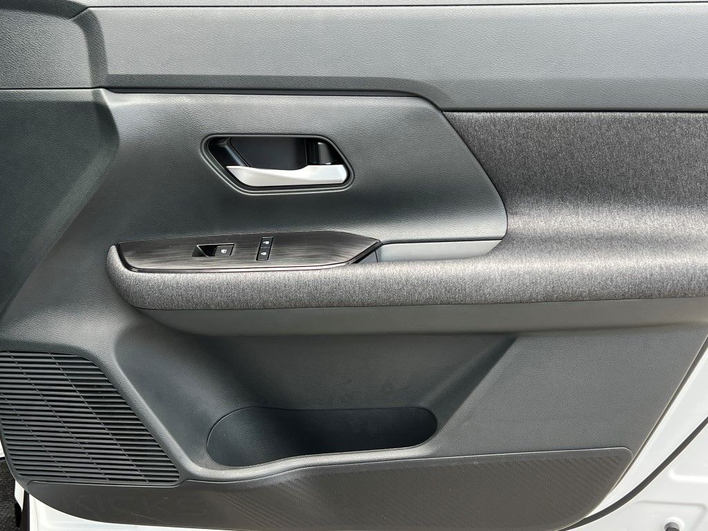 2025 Nissan Kicks SV AWD - Photo 10