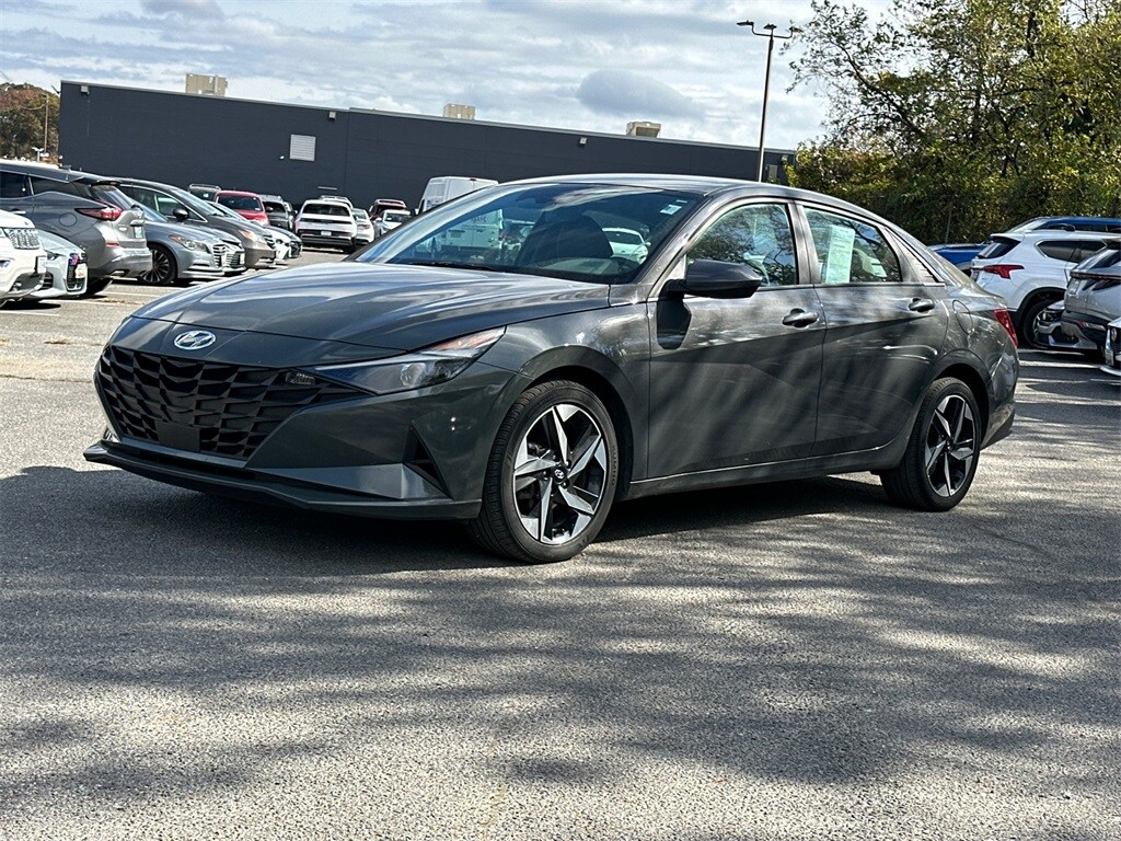 2023 Hyundai Elantra SEL photo 4