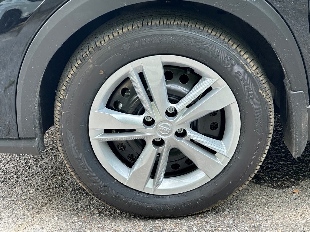 2025 Nissan Kicks Play S photo 3