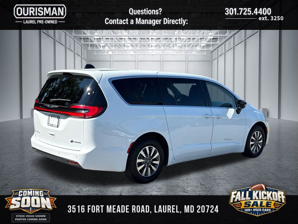 Used 2024 Chrysler Pacifica Plug-In Hybrid Select Van Passenger Van