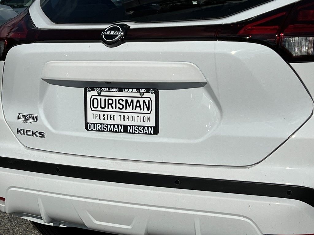 New 2025 Nissan Kicks Play S SUV