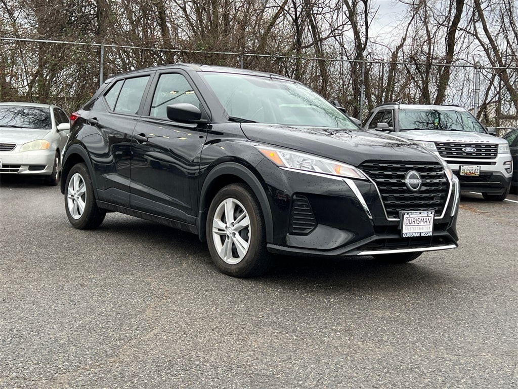 2024 Nissan Kicks S's photo