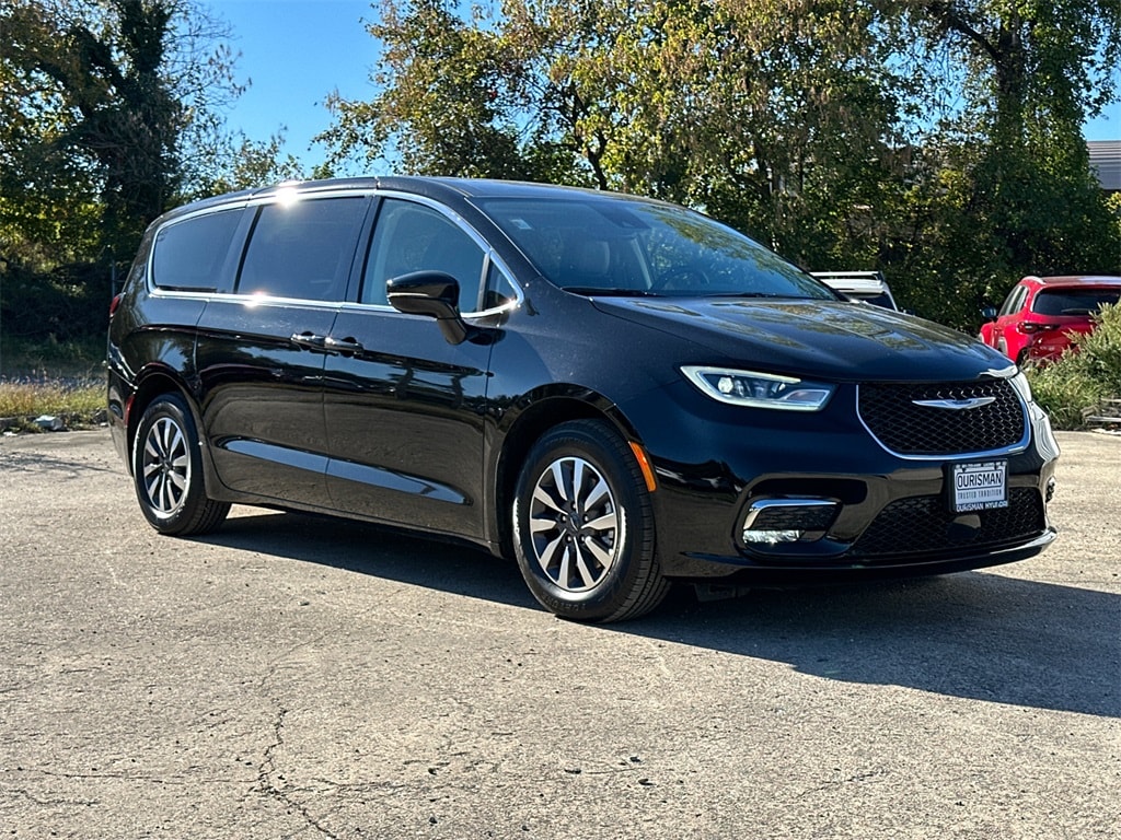 Used 2024 Chrysler Pacifica Plug-In Hybrid Select Van Passenger Van
