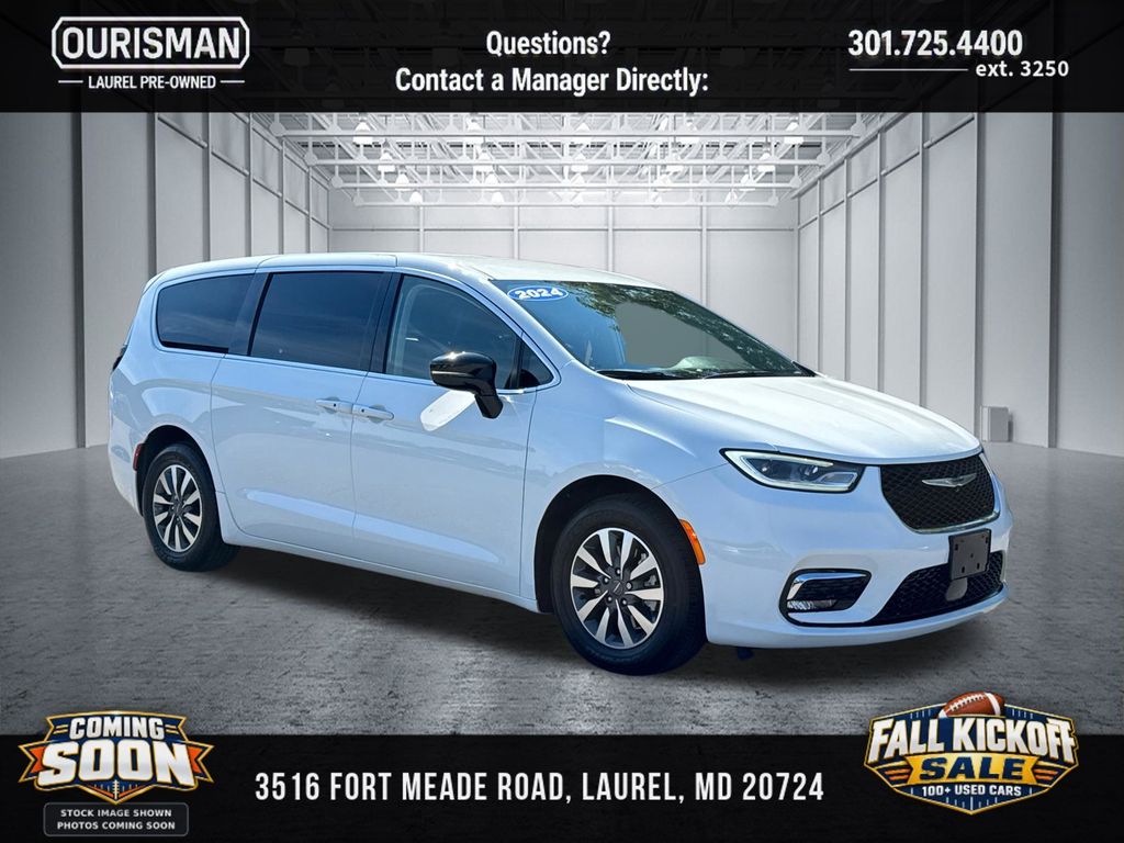 Used 2024 Chrysler Pacifica Plug-In Hybrid Select Van Passenger Van