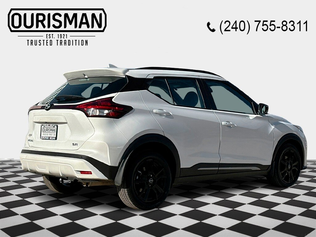 2024 Nissan Kicks SR photo 2