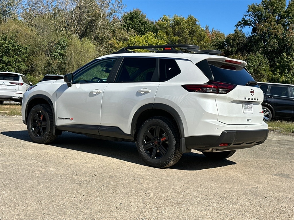 2026 Nissan Rogue SV photo 2