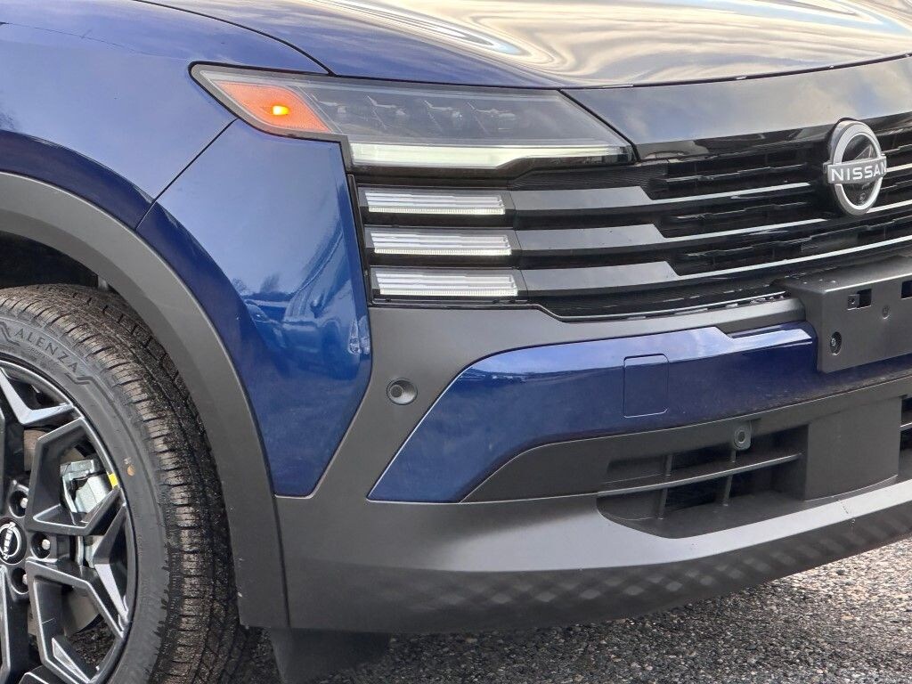 New 2025 Nissan Kicks SR SUV