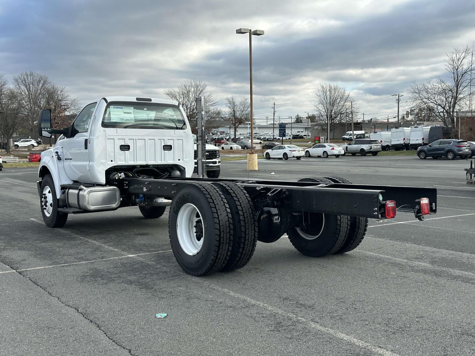 2025 Ford F-750 Base photo 4