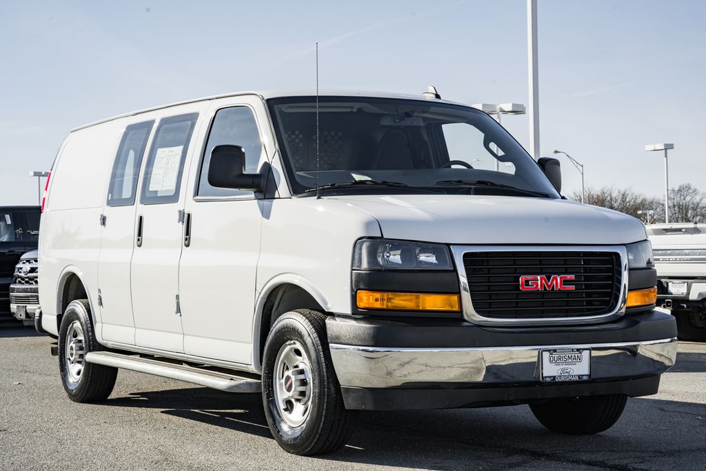 2023 GMC Savana Cargo 1WT's photo