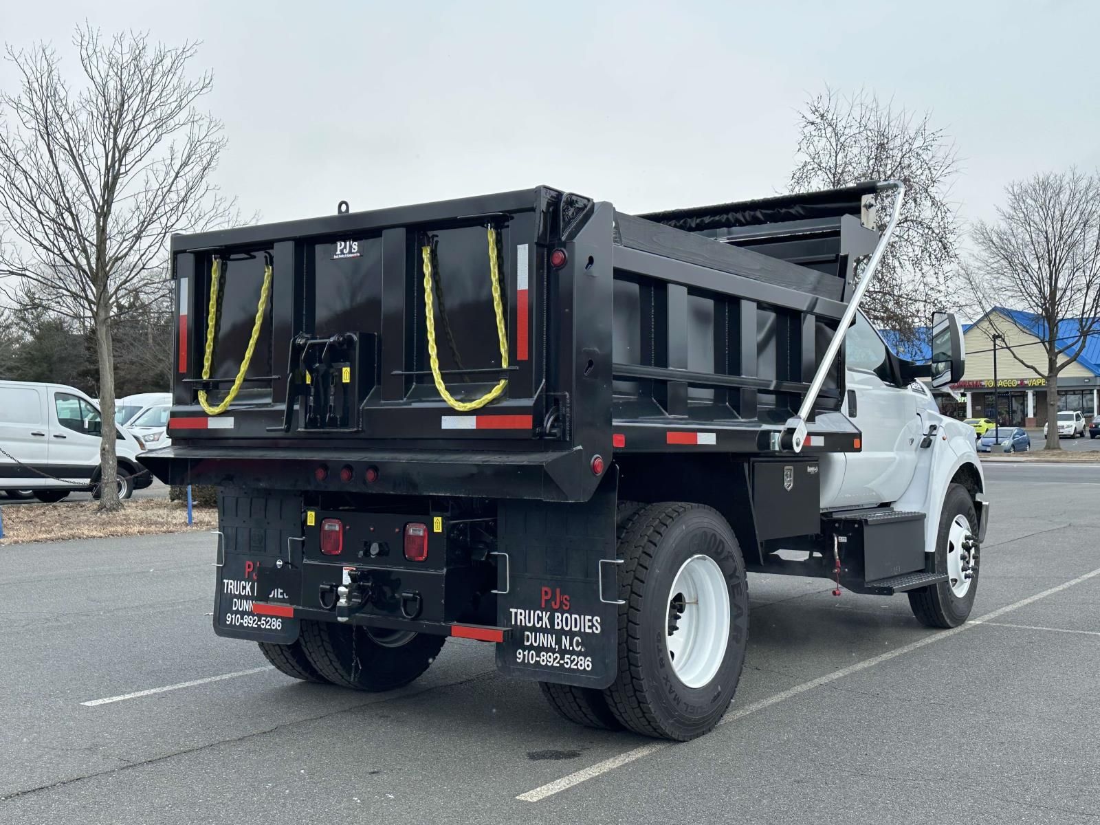 2025 Ford F-650 Base photo 2