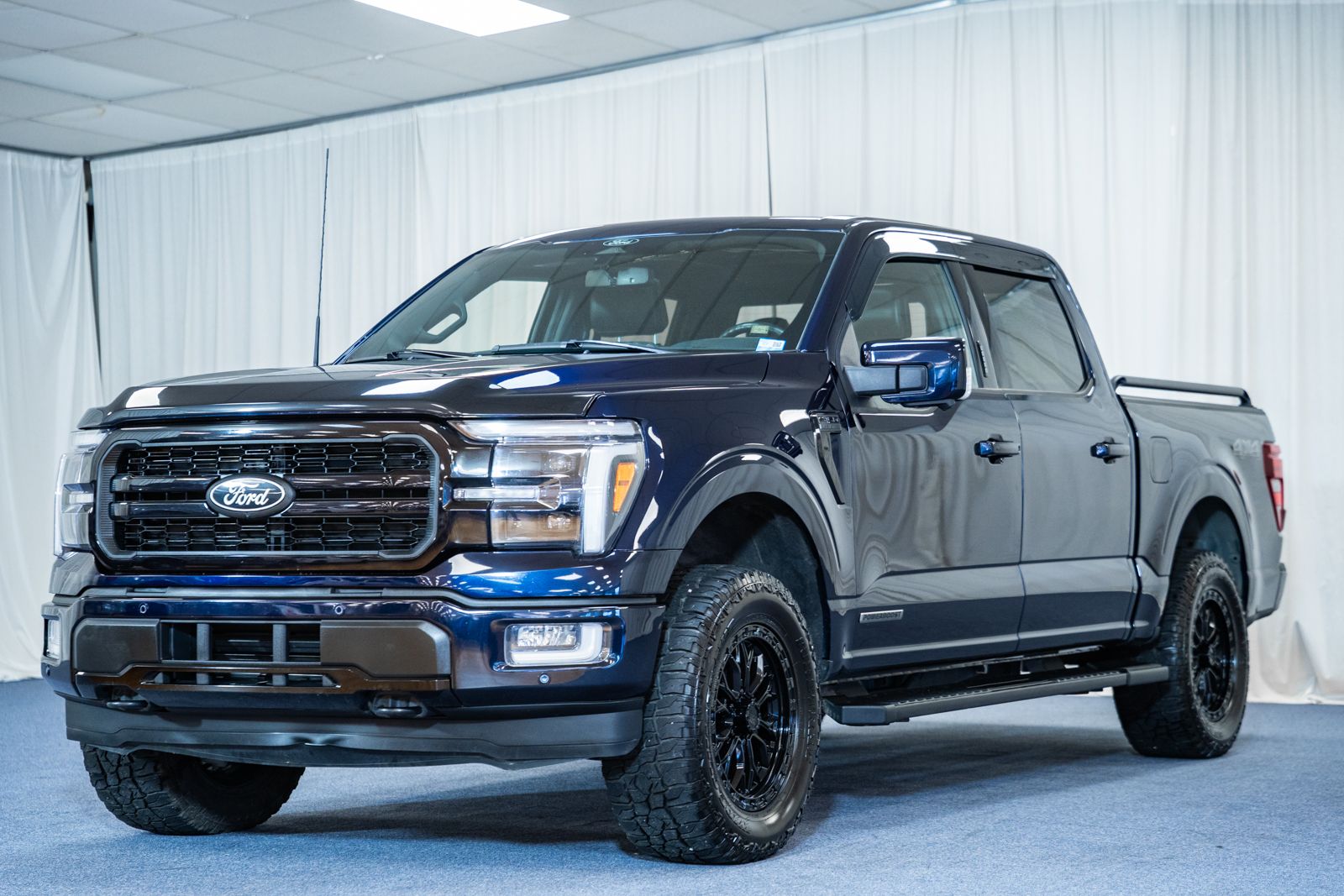 2024 Ford F-150 Lariat photo 2