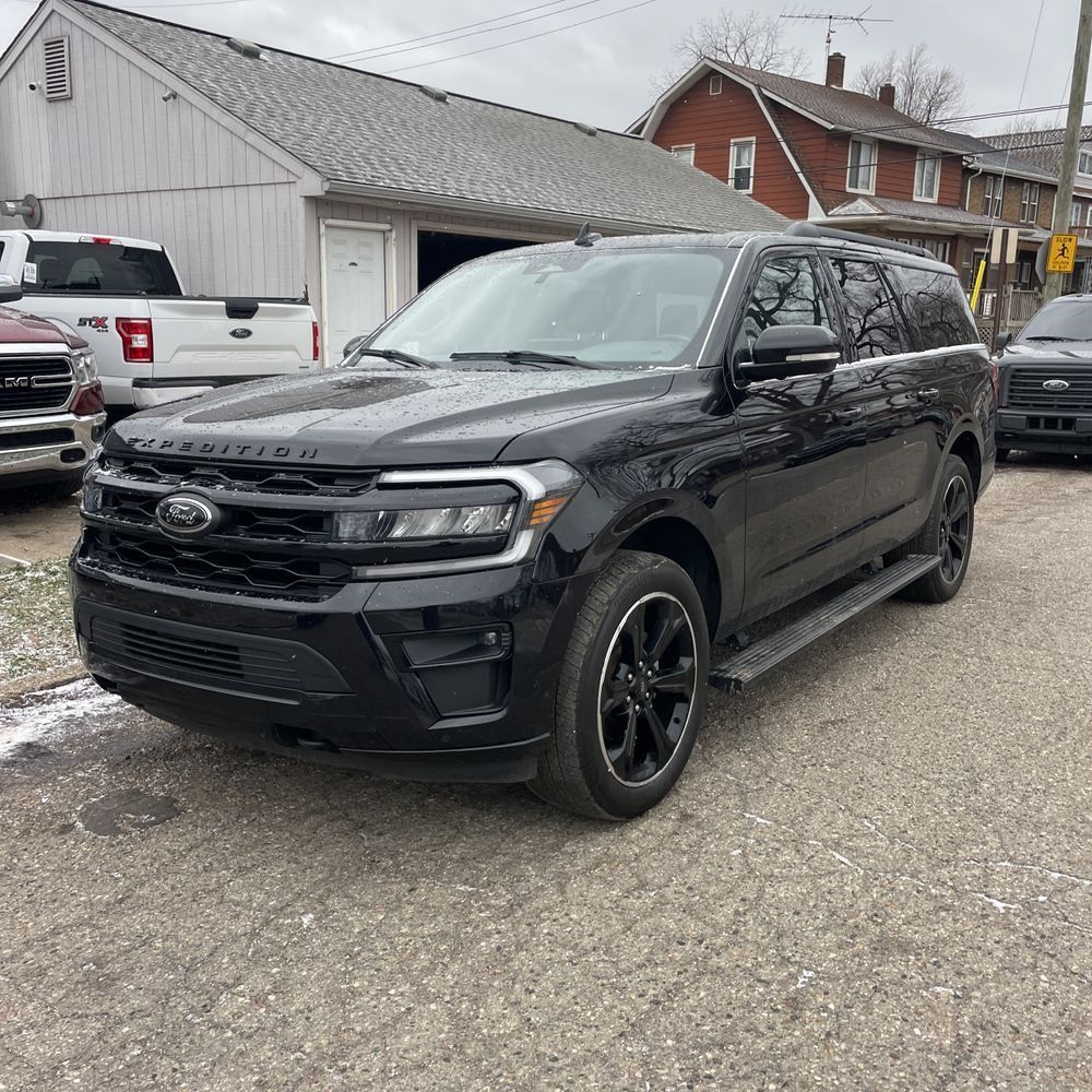 2022 Ford Expedition Limited's photo