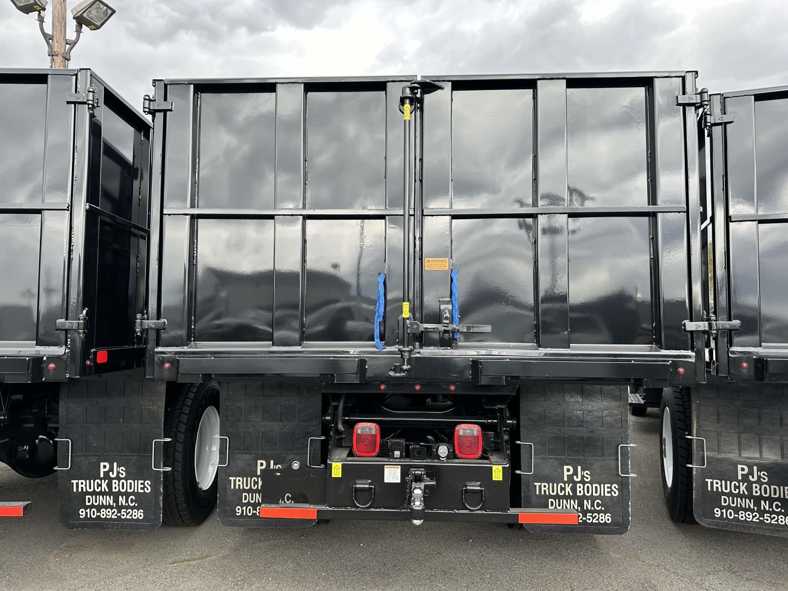 2025 Ford F-650 Base photo 3