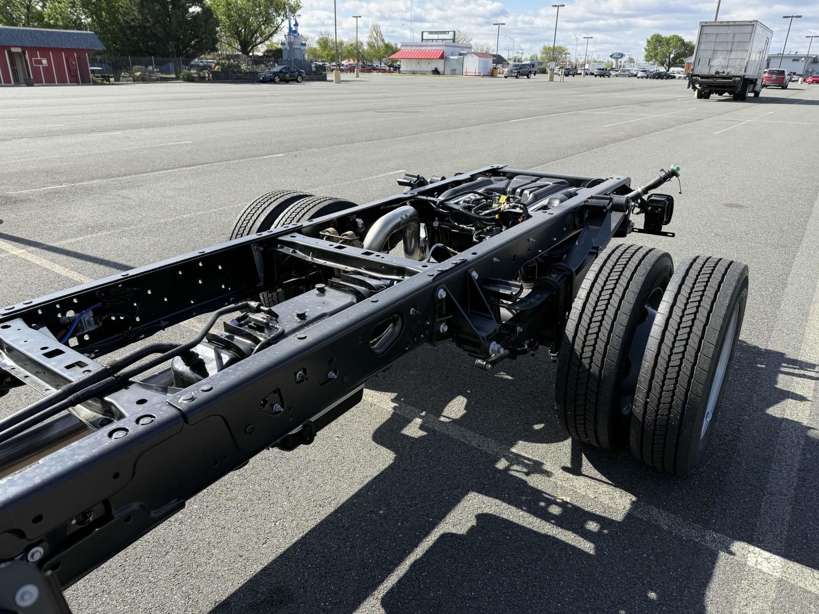 2025 Ford F-550 Super Duty Chassis Cab XL - Photo 11