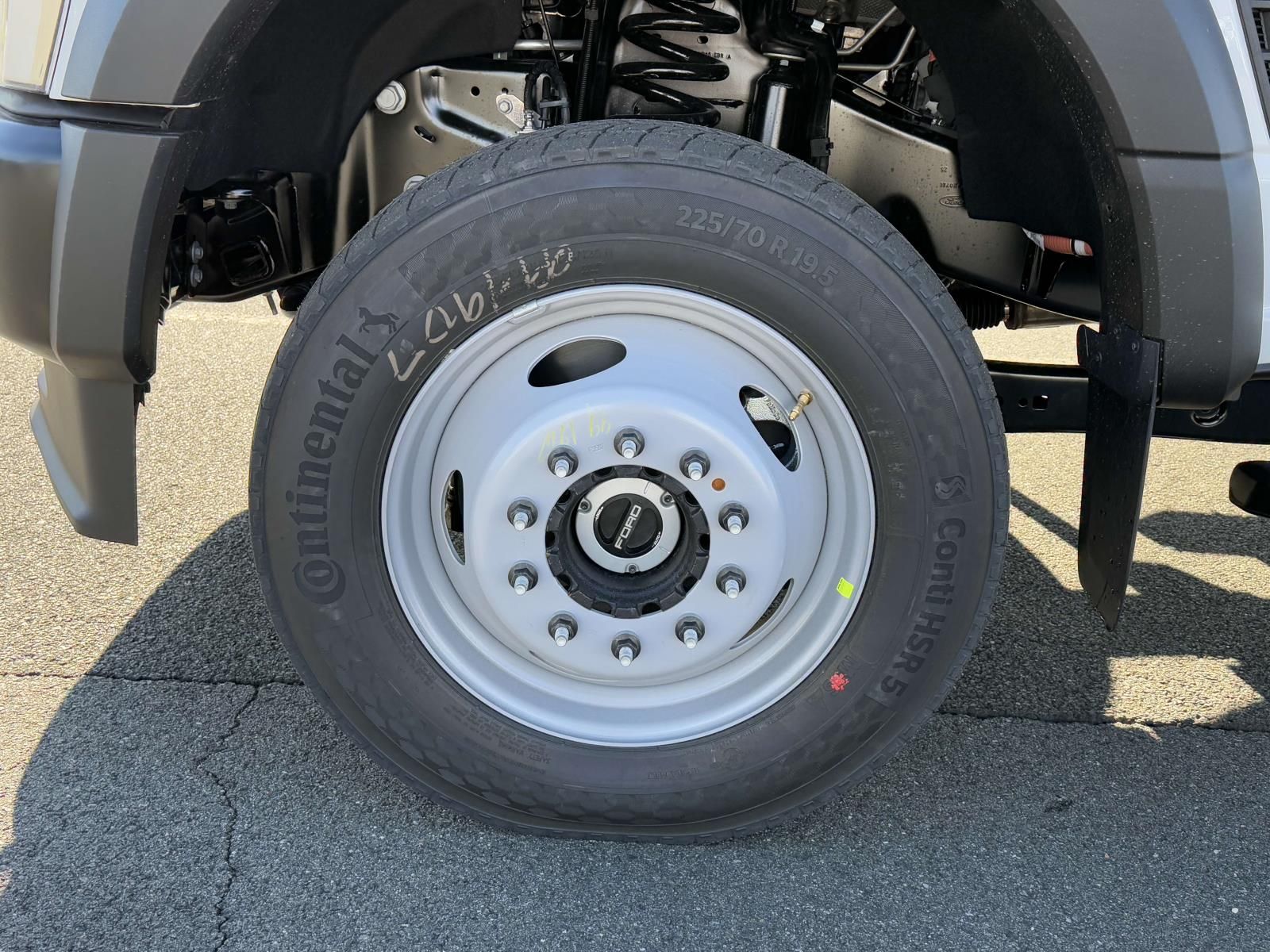 2025 Ford F-550 Super Duty Chassis Cab XL - Photo 7