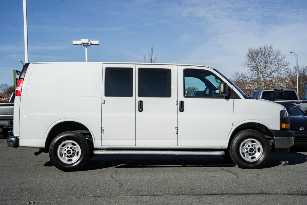 2024 Gmc Savana 2500 Cargo photo 3