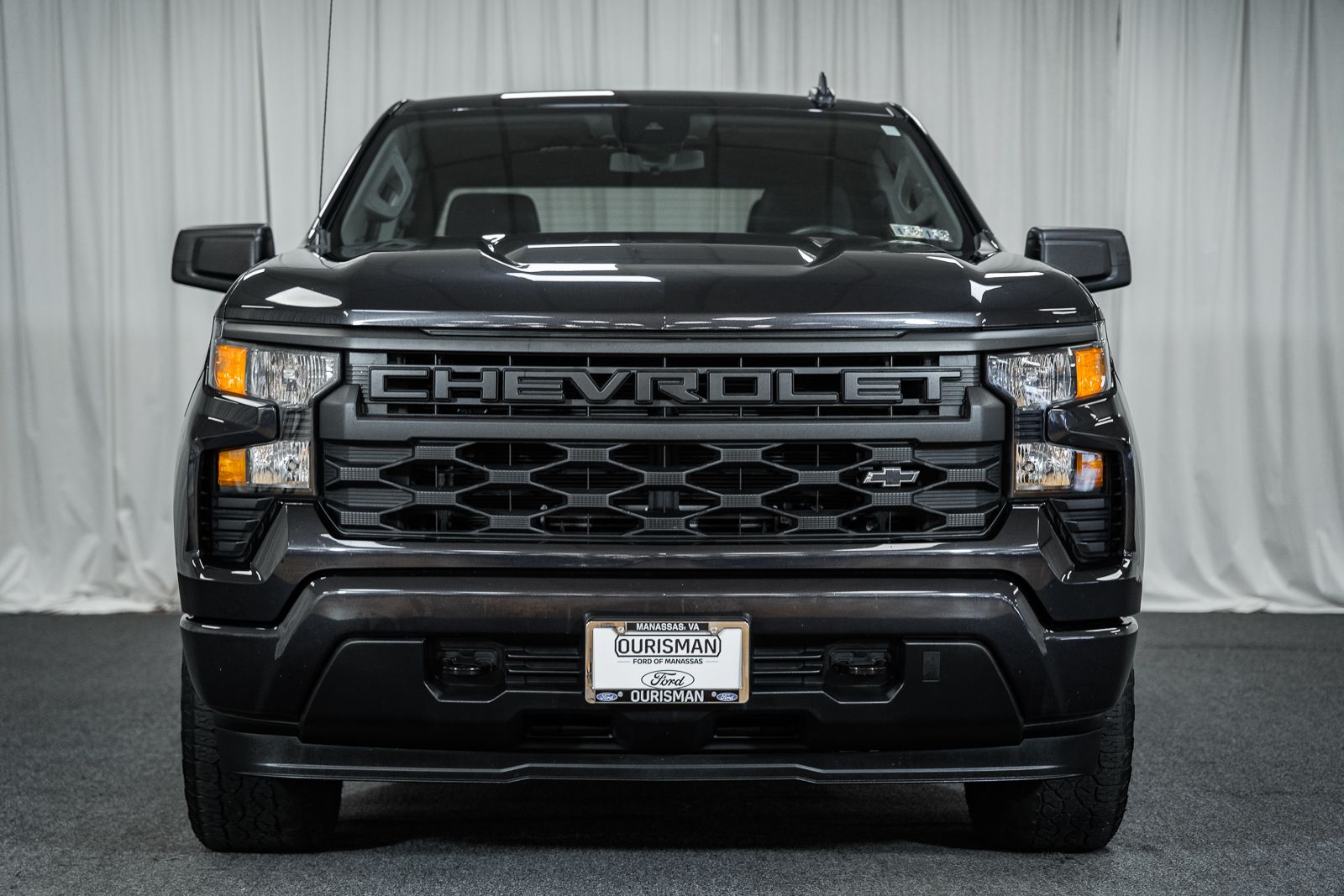 2023 Chevrolet Silverado 1500 Custom photo 2