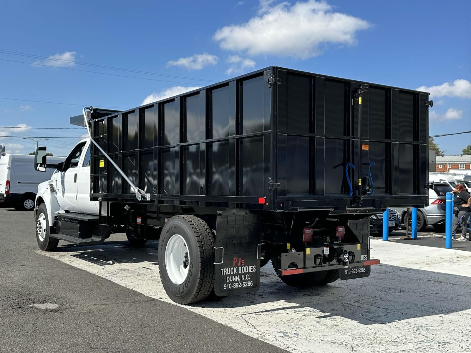 2025 Ford F-650 Base photo 4