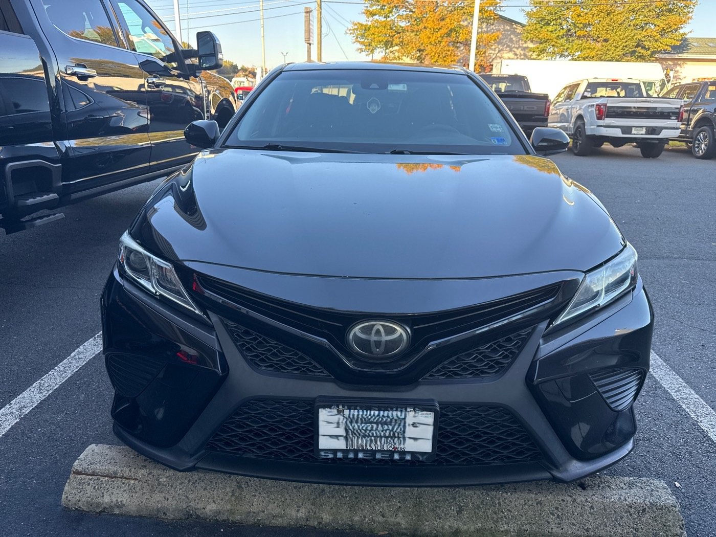 Used 2018 Toyota Camry SE Sedan