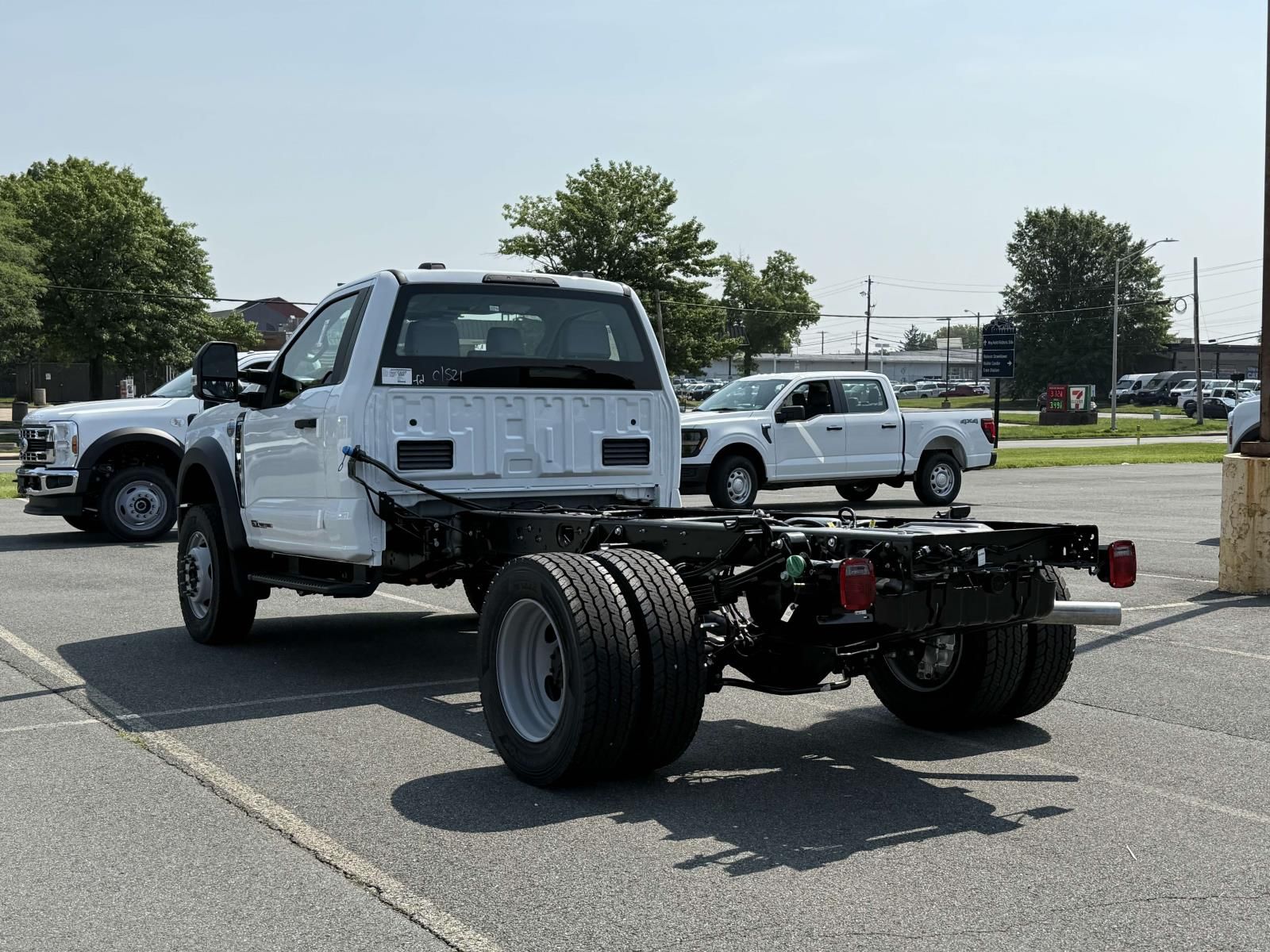 2025 Ford F-600 photo 4