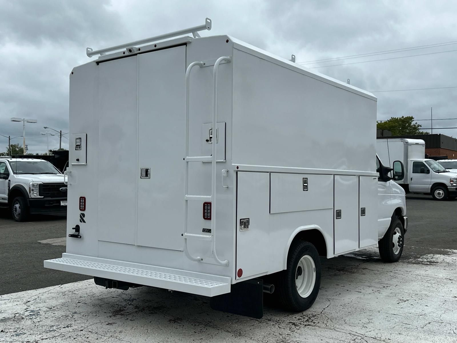 2025 Ford E-350 Base photo 2