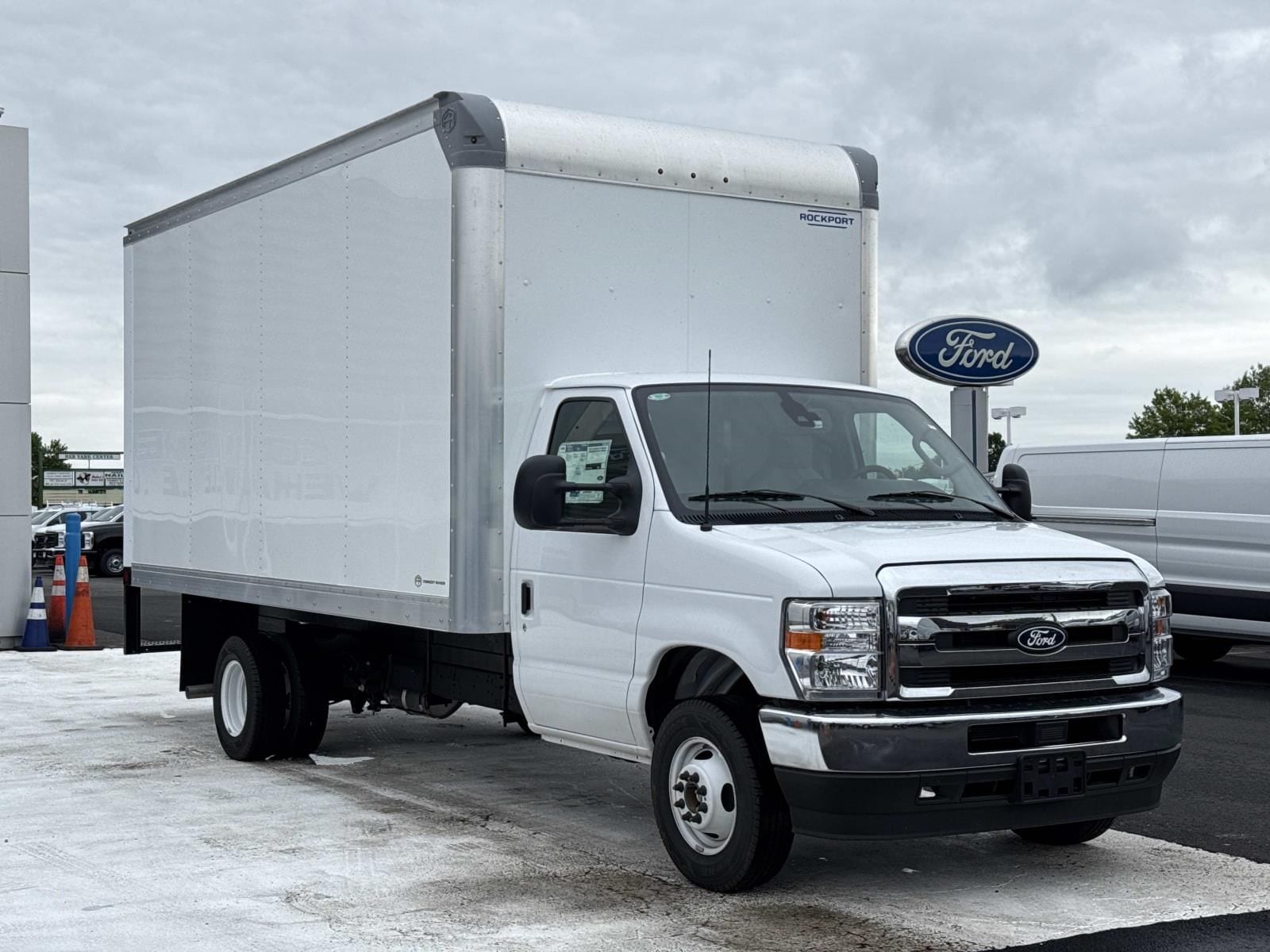 2027 Ford E-Series DRW E-450 Super Duty 158 in WB's photo
