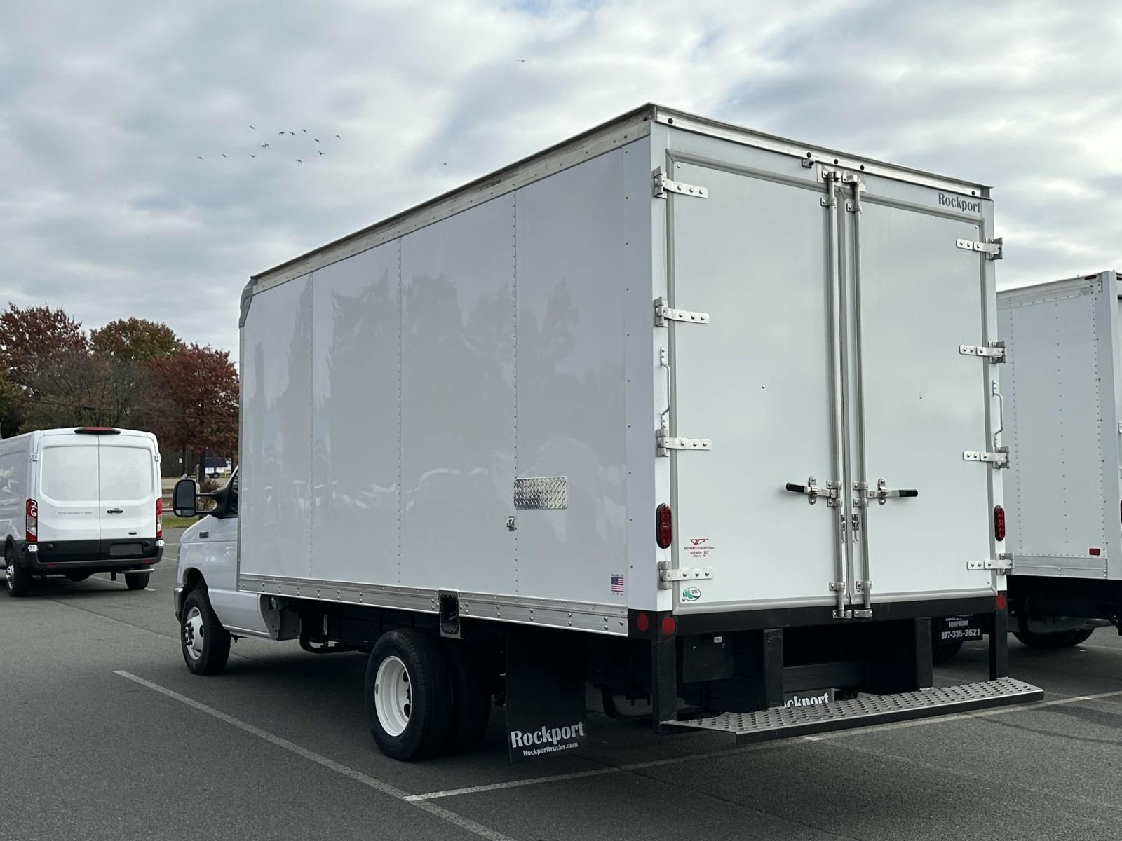 2025 Ford E-450 Cutaway photo 4