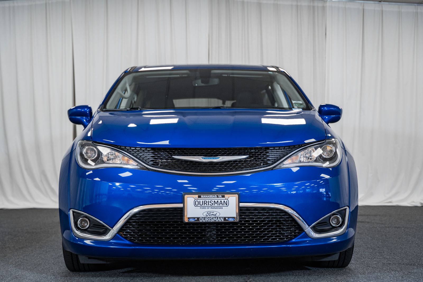 2020 Chrysler Pacifica Hybrid Touring photo 2