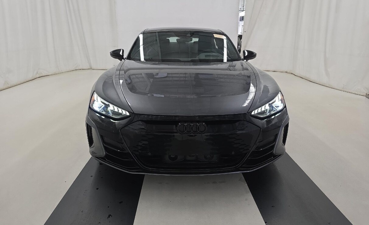 2022 Audi RS e-tron GT Base photo 2