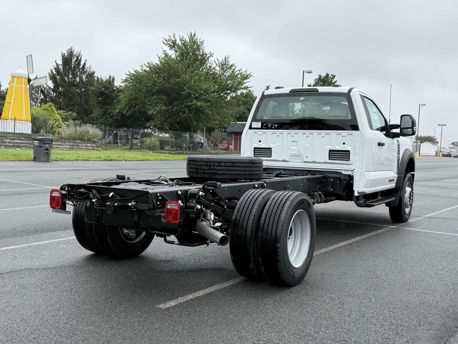 2025 Ford F-600 photo 2