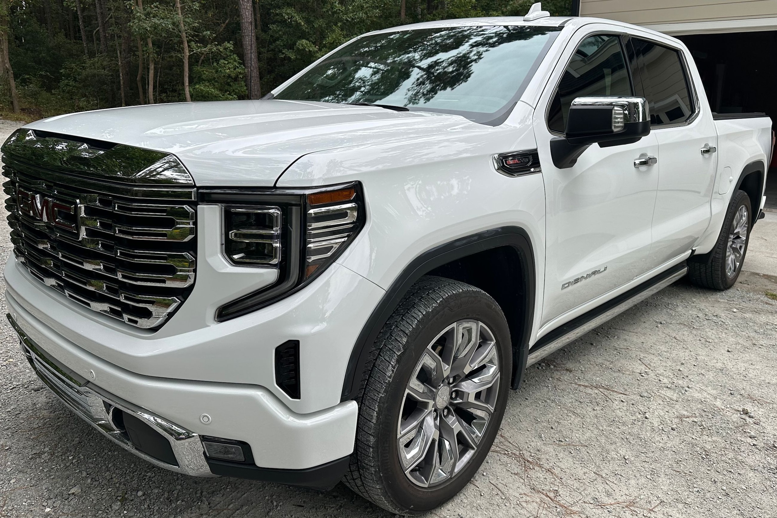 2023 GMC Sierra 4WD Crew Cab Short Box Denali's photo
