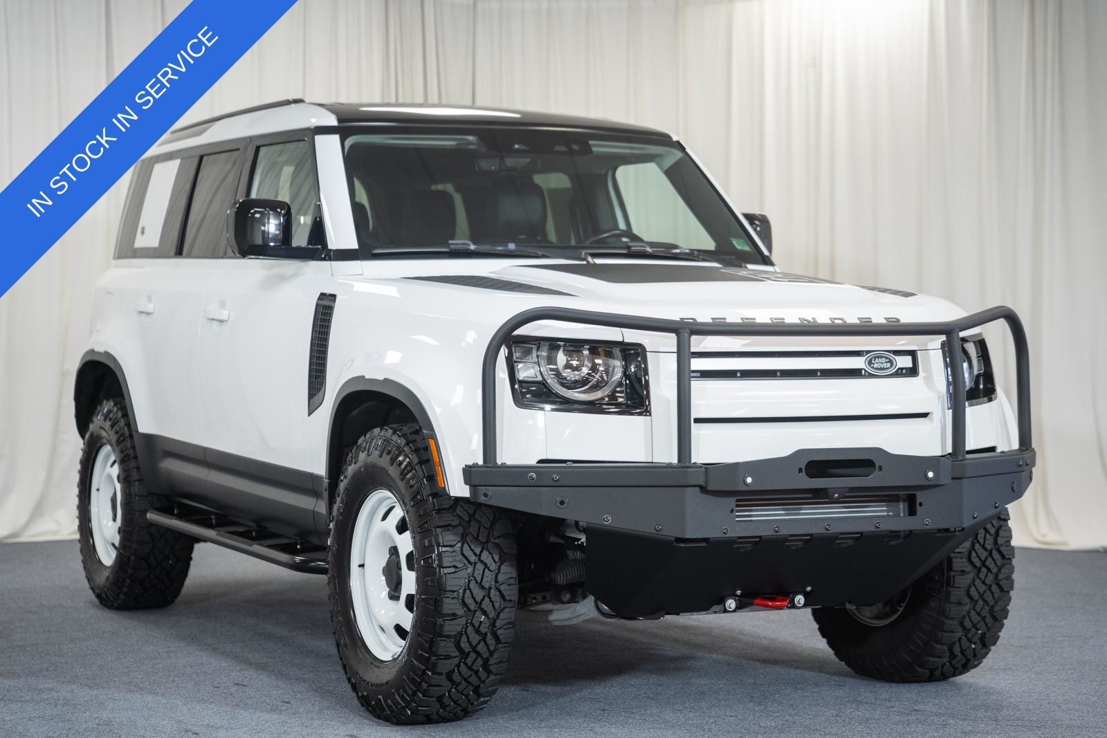 2022 Land Rover Defender SE's photo