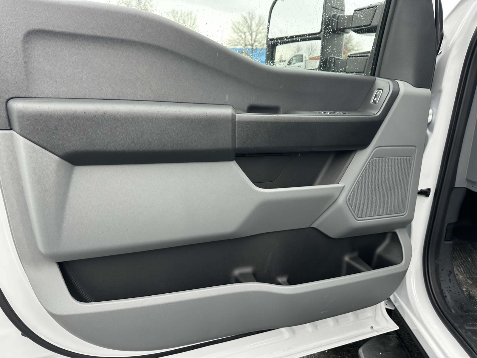 2024 Ford F-450 Super Duty Chassis Cab XL - Photo 8