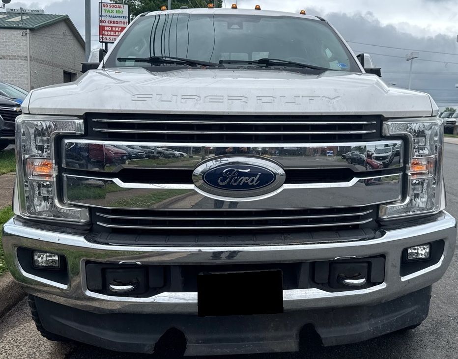 2017 Ford F-250 Lariat 4x4 Crew Cab 8' Box's photo