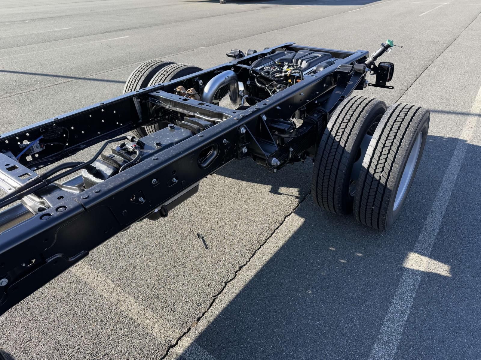 2025 Ford F-550 Super Duty Chassis Cab XL - Photo 11