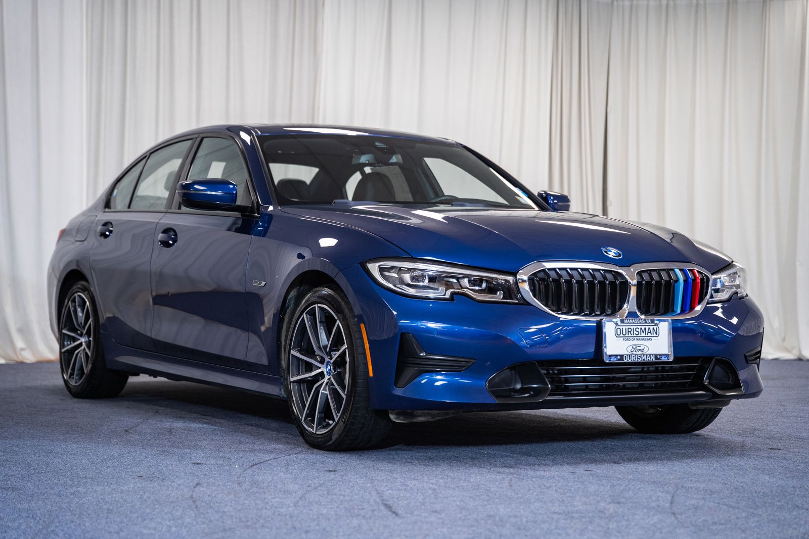 2022 BMW 3 Series 330e xDrive Sedan's photo