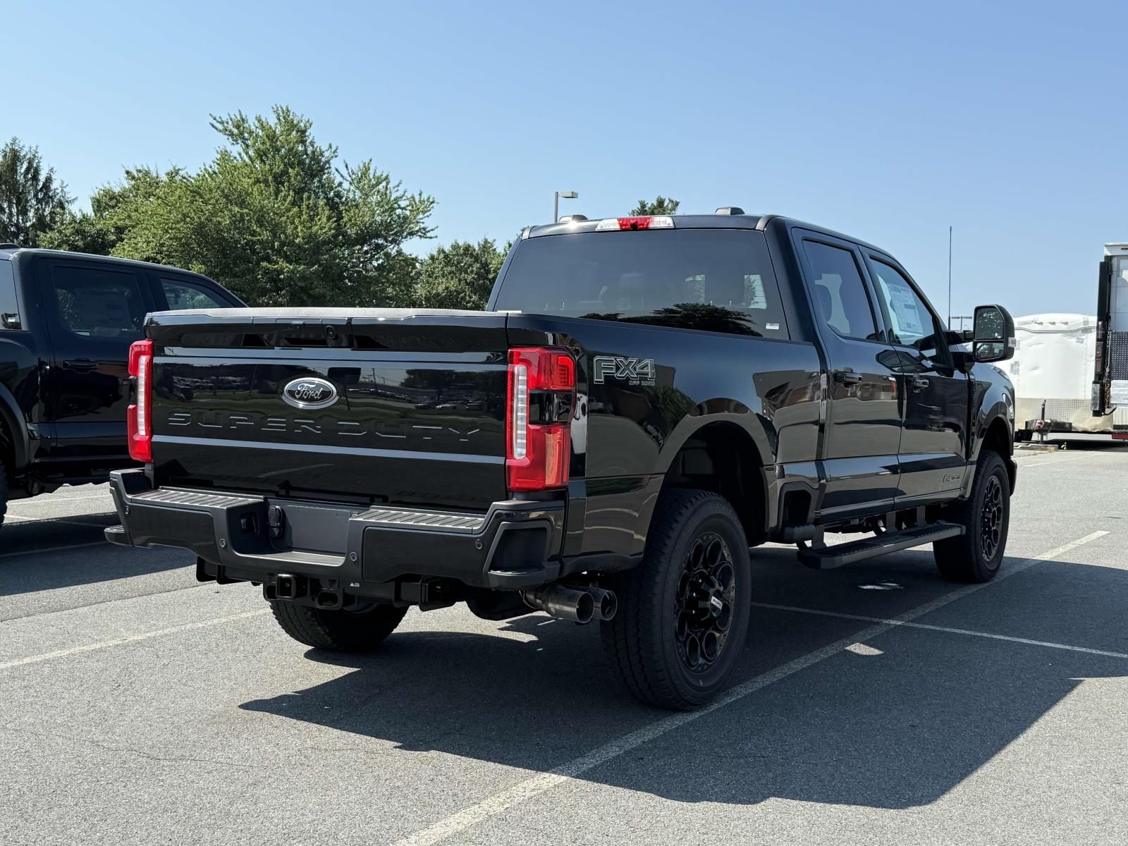 2025 Ford F-350 Lariat photo 2