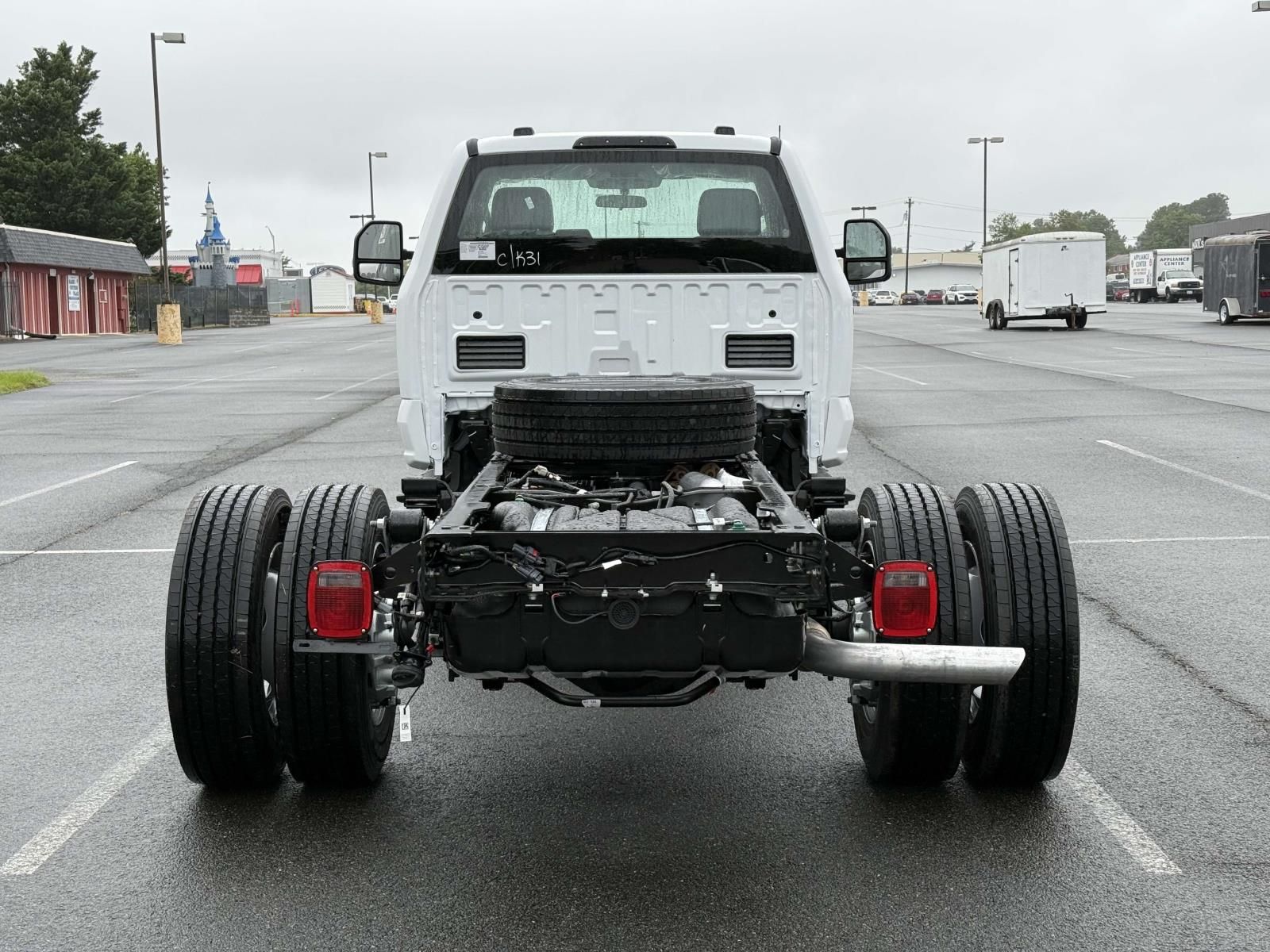 2025 Ford F-600 photo 3
