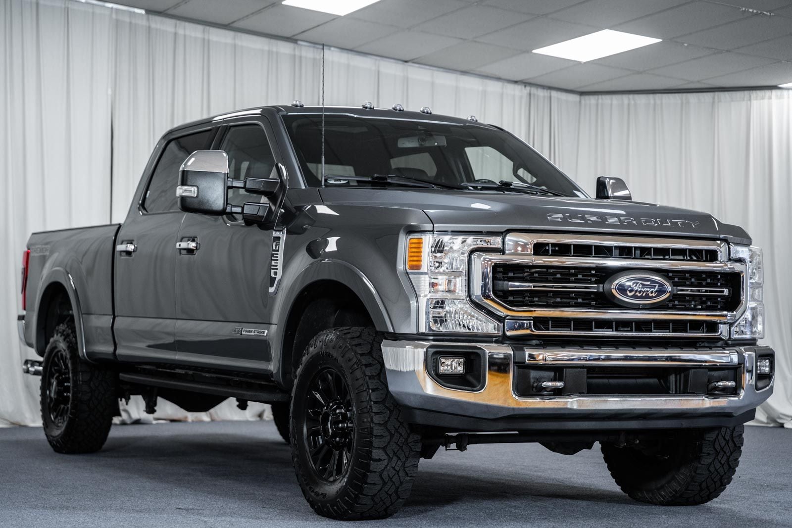 2022 Ford F-350 Super Duty Lariat's photo