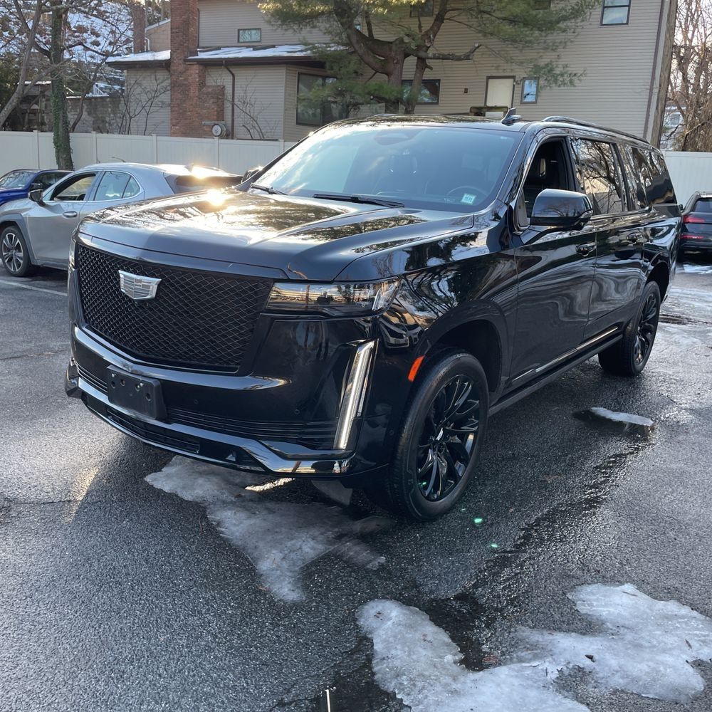 2022 Cadillac Escalade ESV Sport Platinum's photo