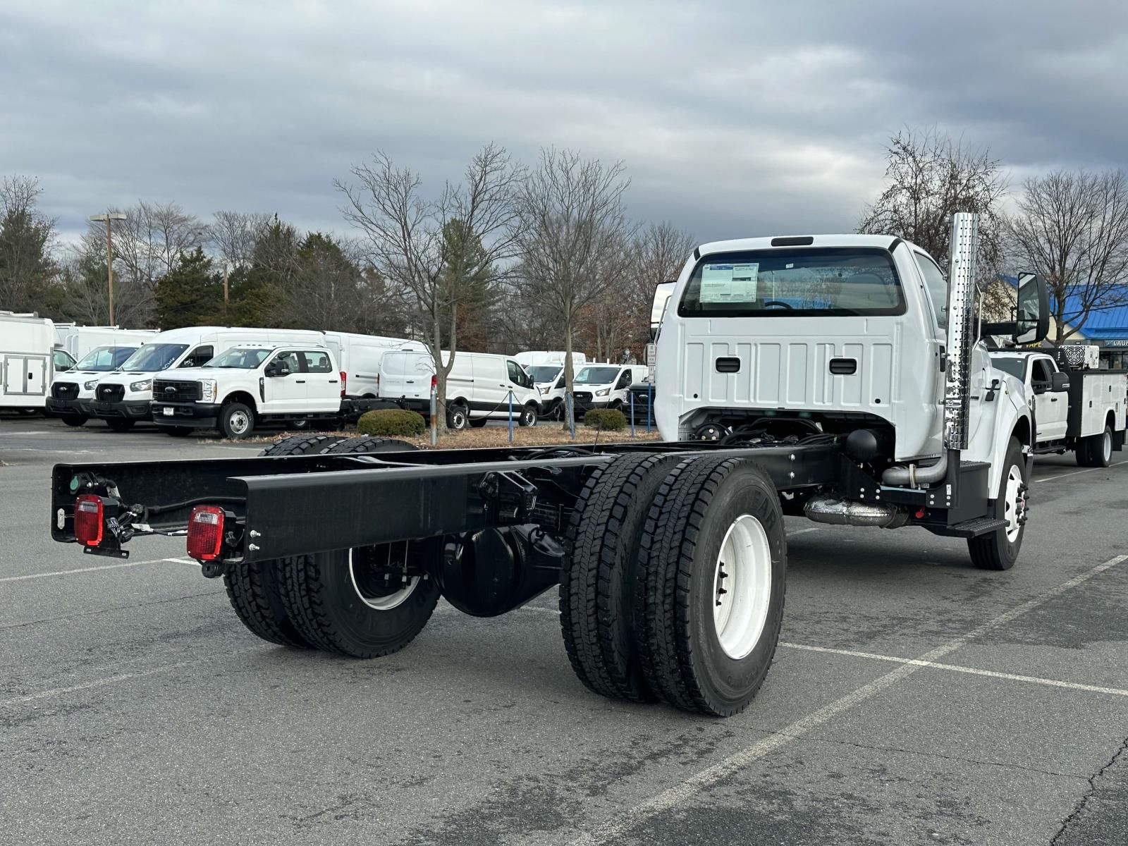 2025 Ford F-750 Base photo 2