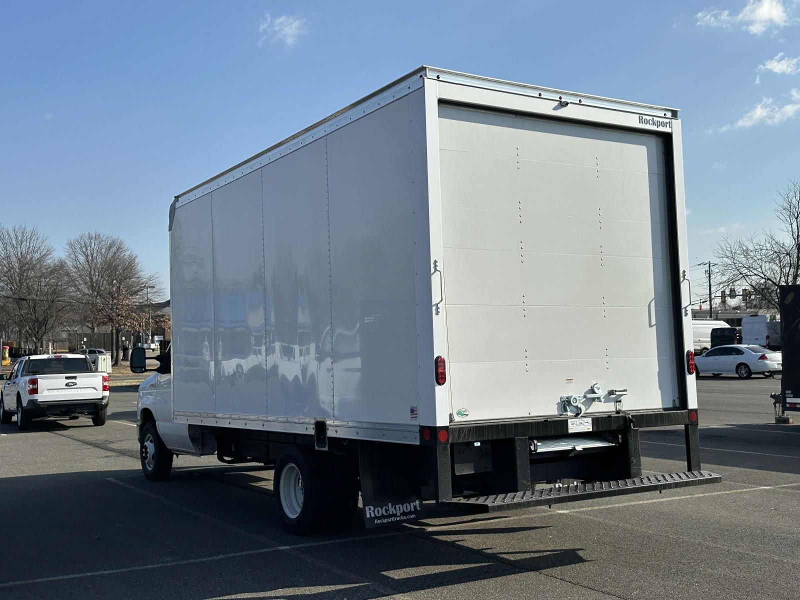 2025 Ford E-350 photo 4